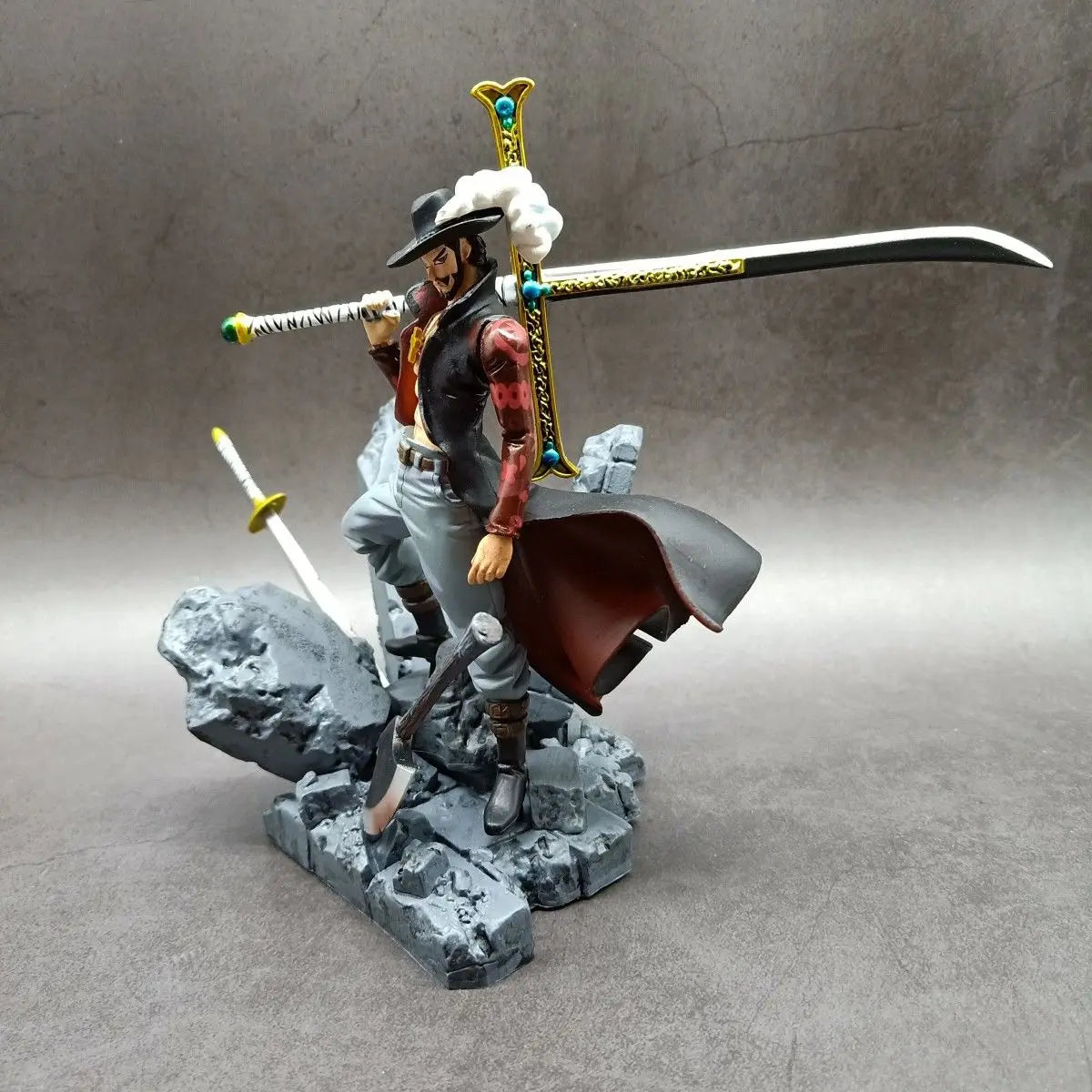 Action Figure Dracule Mihawk - One Piece