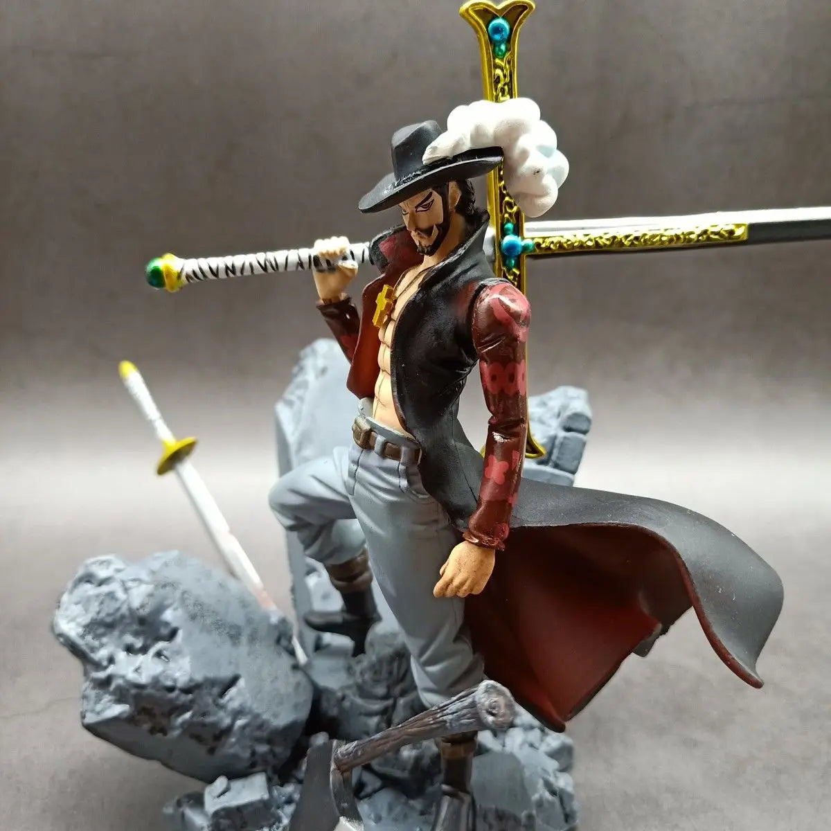 Action Figure Dracule Mihawk - One Piece