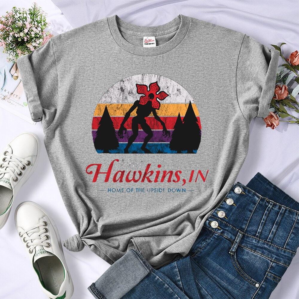 Camiseta Visite Hawkings - Stranger Things - NERD BEM TRAJADO